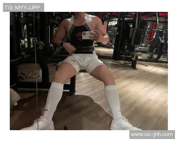 足球袜剪裁技巧分享如何选择合适的剪裁方式提升运动表现